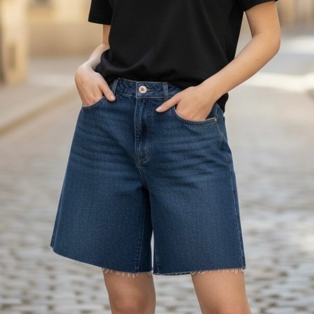 Express Women's High-Rise Blue Denim Shorts Size 6 Zip-Fly Raw Hem Pockets NWOT